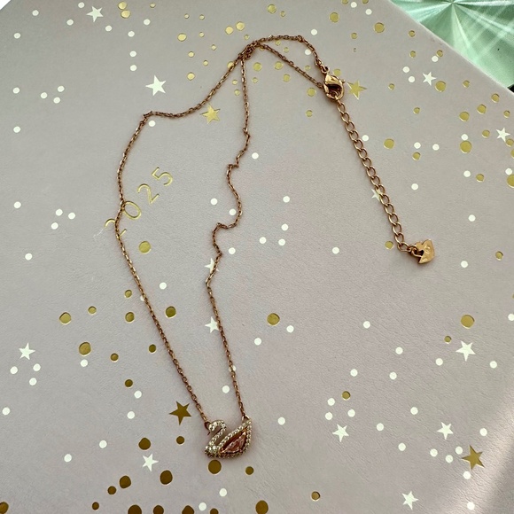 Swarowski pink swan necklace - Picture 3 of 4